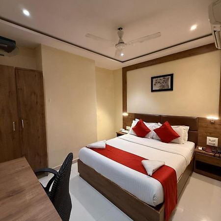 Palm Breeze Hotel - Colaba Bombay Extérieur photo