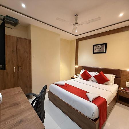 Palm Breeze Hotel - Colaba Bombay Extérieur photo