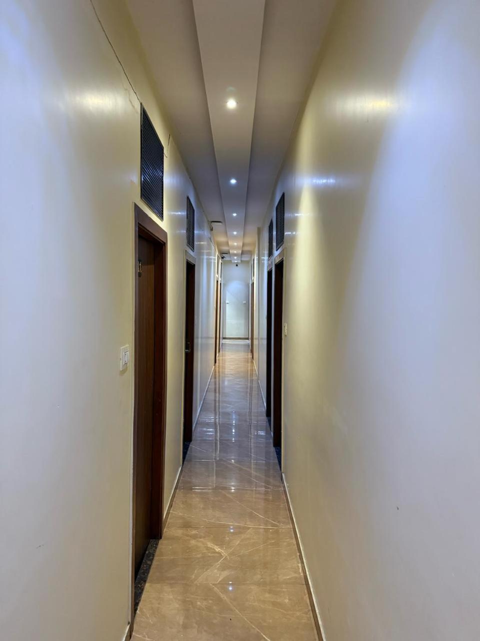 Palm Breeze Hotel - Colaba Bombay Extérieur photo