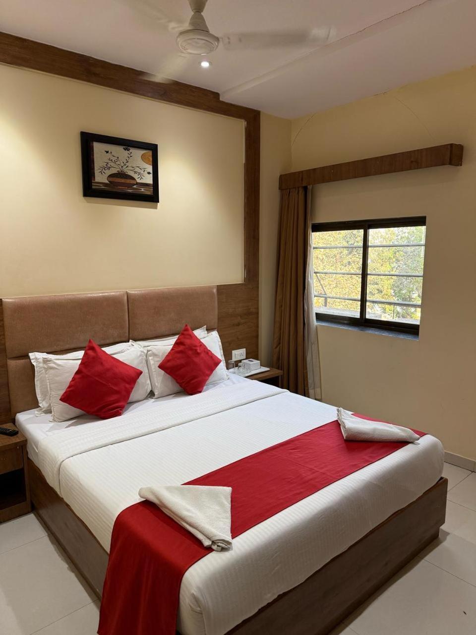 Palm Breeze Hotel - Colaba Bombay Extérieur photo