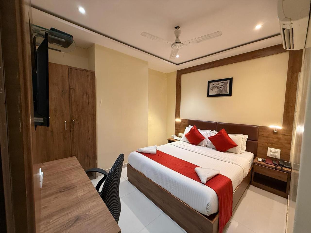 Palm Breeze Hotel - Colaba Bombay Extérieur photo